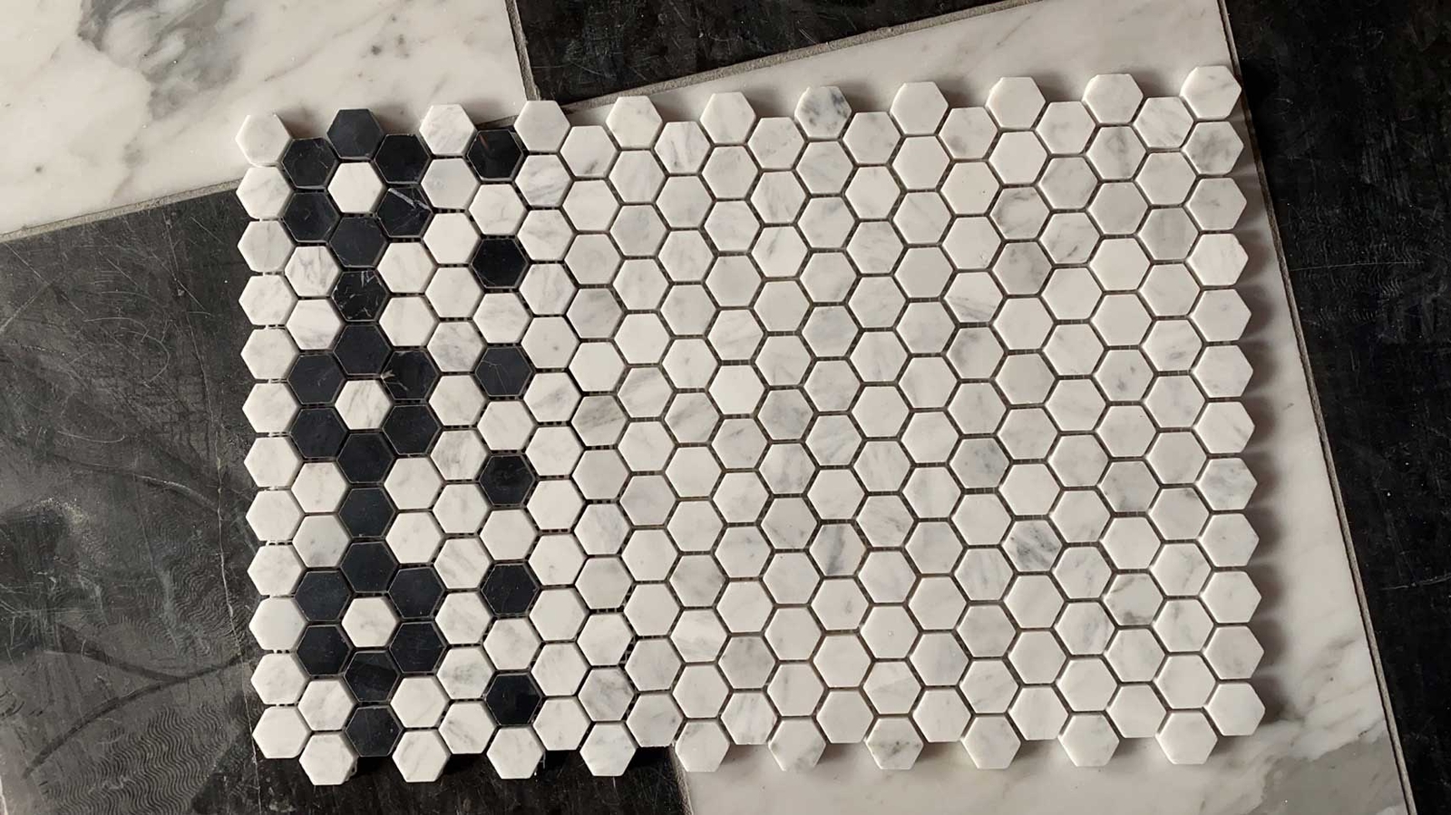C31B2XP Carrara White Marble Hexagon Mosaic Border Flower Tile Polished 1″