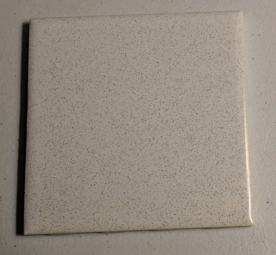 1 piece Pepper White 4-3/8″ Glossy Black Speckled on White Ceramic New Wheeling