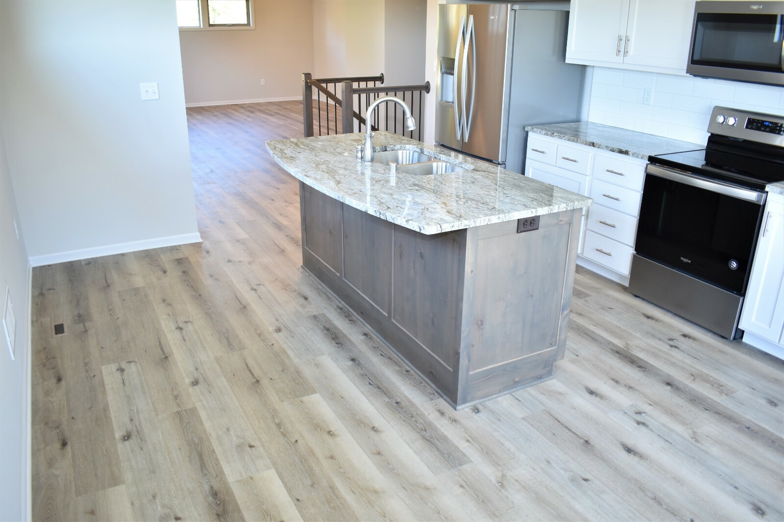 Scandia Luxury Vinyl SPC Plank With 1mm IXPE Rubber Pad Sample