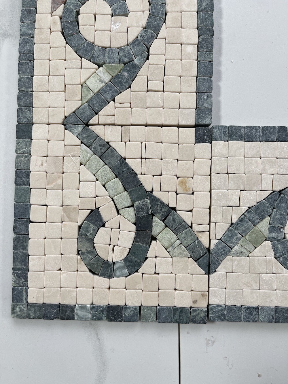 B0070CT Marble Mosaic Border Accent Tile Infinity Botticino 4.7×4.7 Tumbled