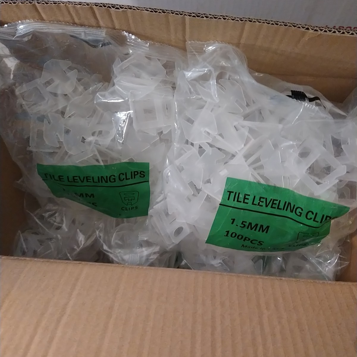 Tile Leveling System Clips 1/16 Inch (1.5mm) 600Pcs Tile Spacers Leveling Clips