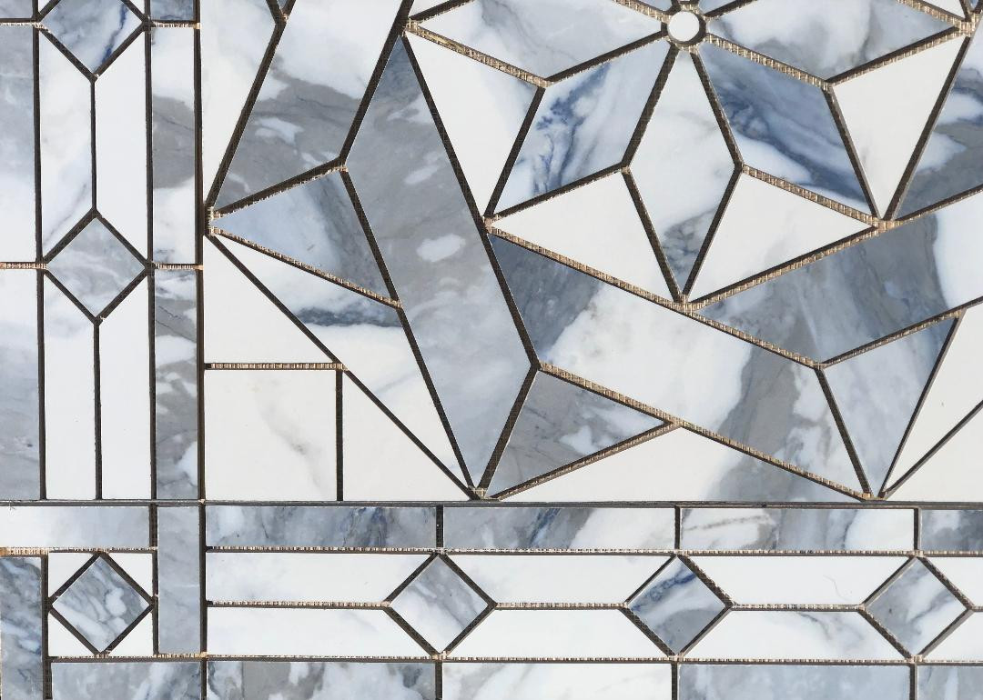 32″ x 32″ Tile Medallion – Happy Floors Crash Blue tile series (POLISHED)