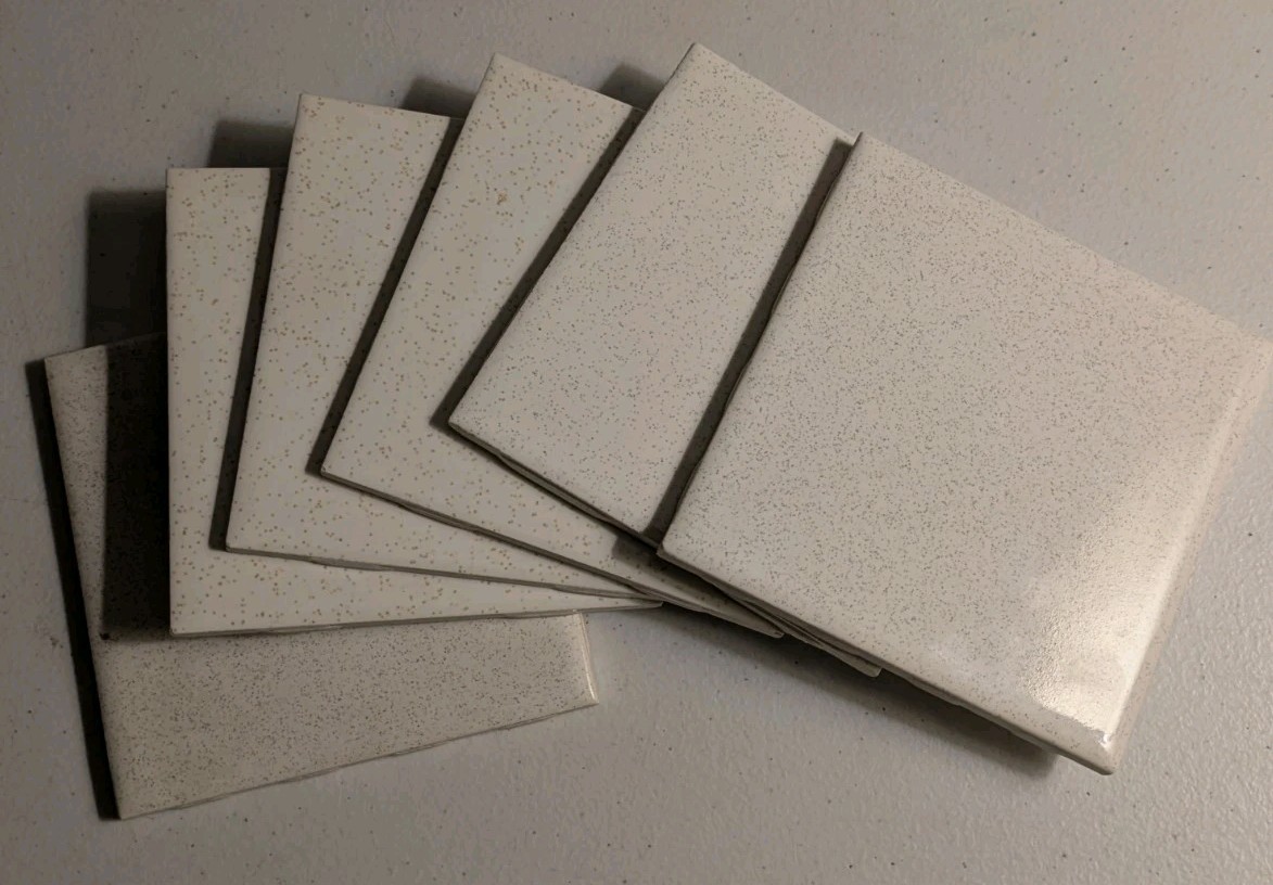 1 piece Pepper White 4-3/8″ Glossy Black Speckled on White Ceramic New Wheeling