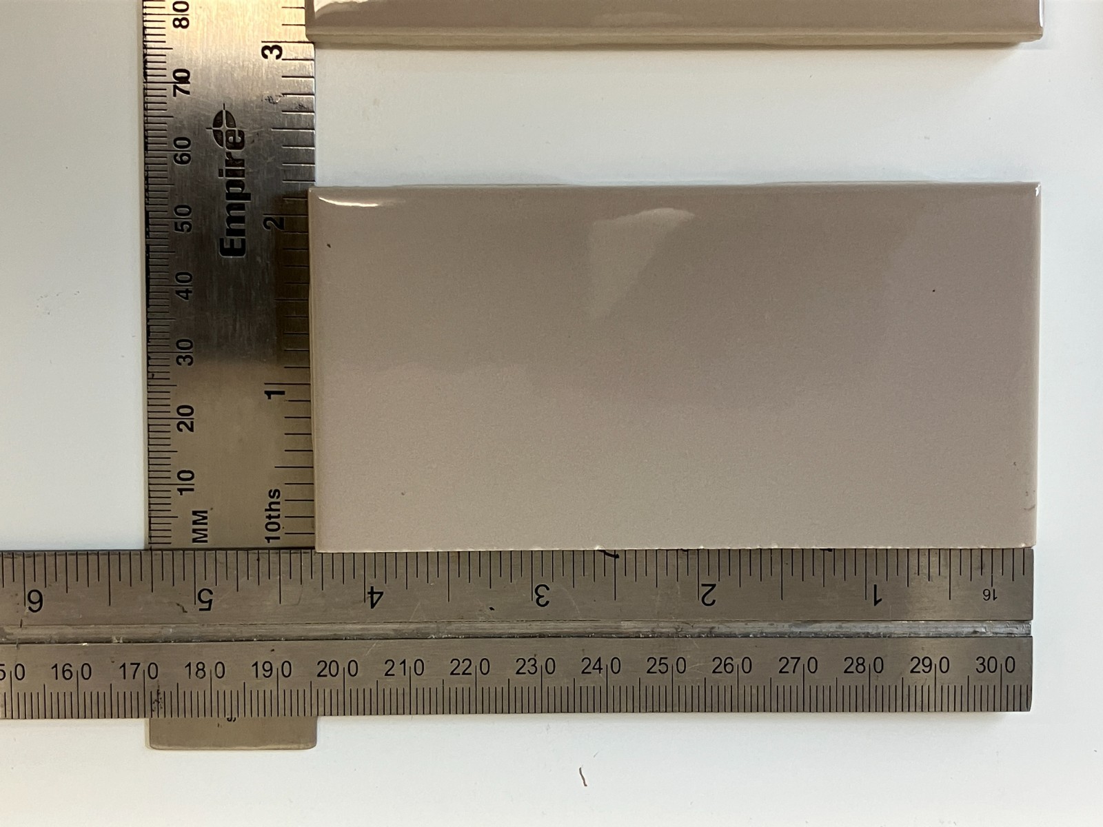 US Ceramic Tile, Glossy Bright Fawn U785-44-1M 4-1/4″x4-1/4″ (Lt Beige) Vintage
