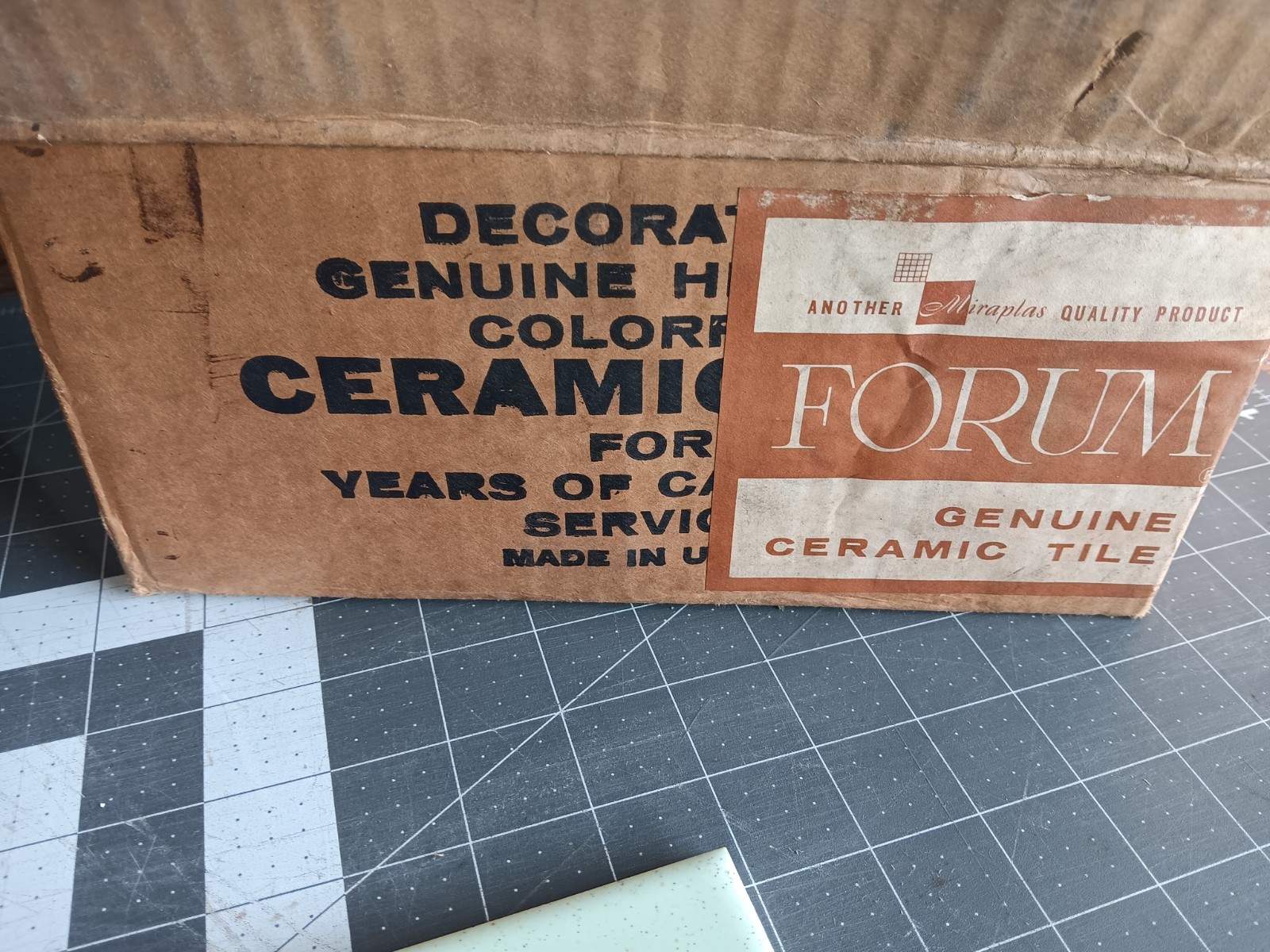 GREEN SPECKLED Antique Tile Cove Base Wall Floor 70 pieces total NEW BOX Vintage