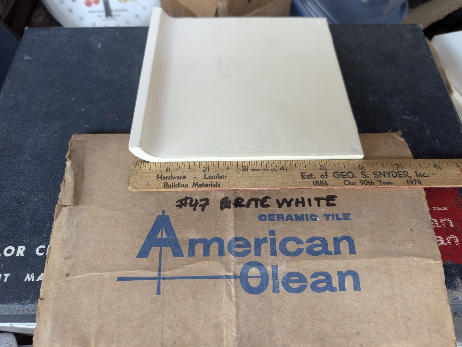 1 pc Vintage American Olean Gloss Brite White #47 Tile Mud Bullnose 6″x6″ A3602