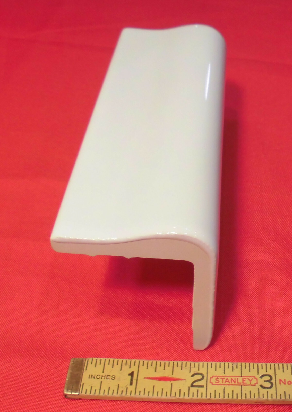 1 pc. *Bright Glossy White* V Cap Ceramic Trim Tile: Counter Top Edging, New