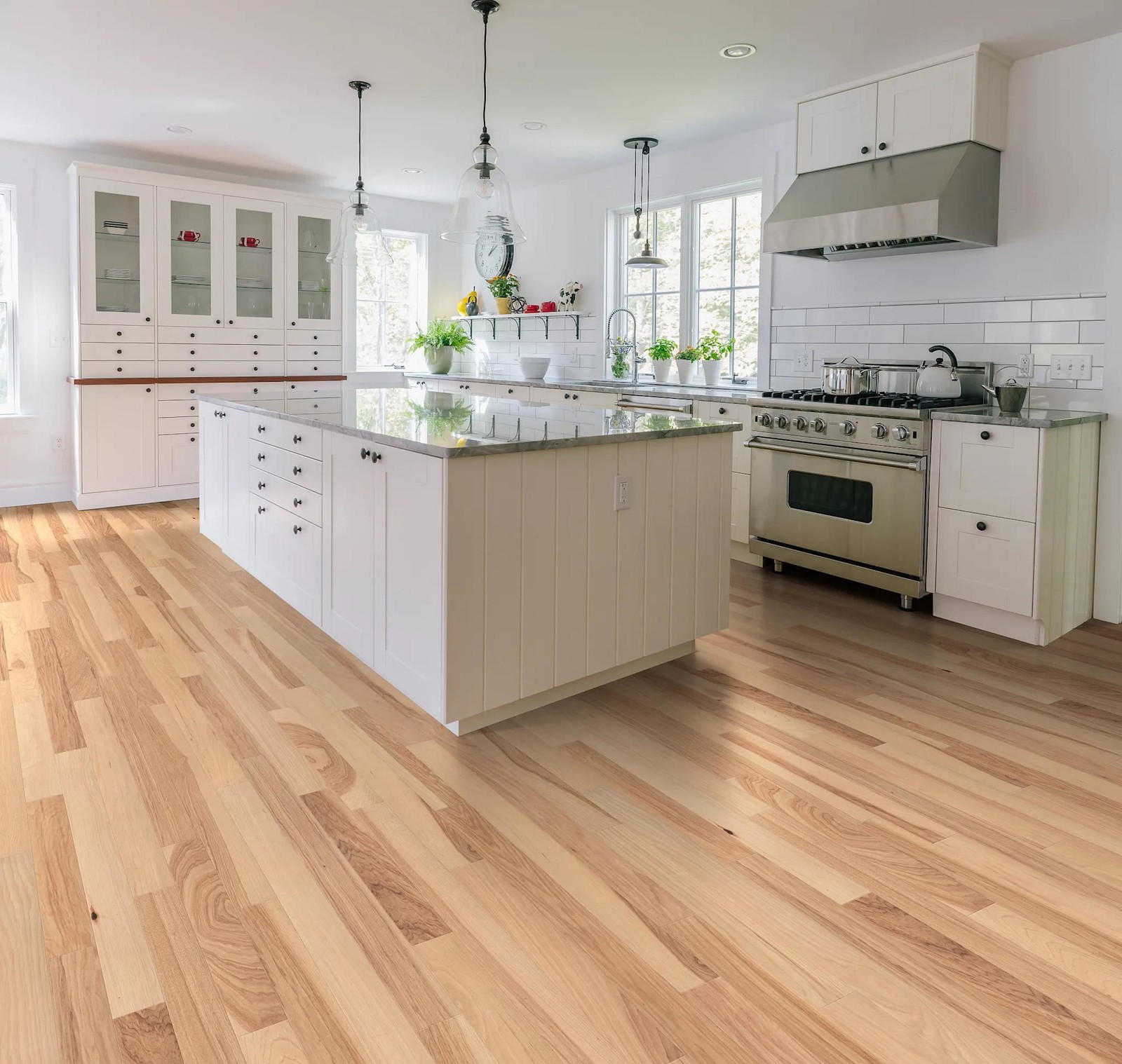 Shaw SW777 The Gallery 3″W Smooth Engineered Hickory Hardwood – Natural Hickory