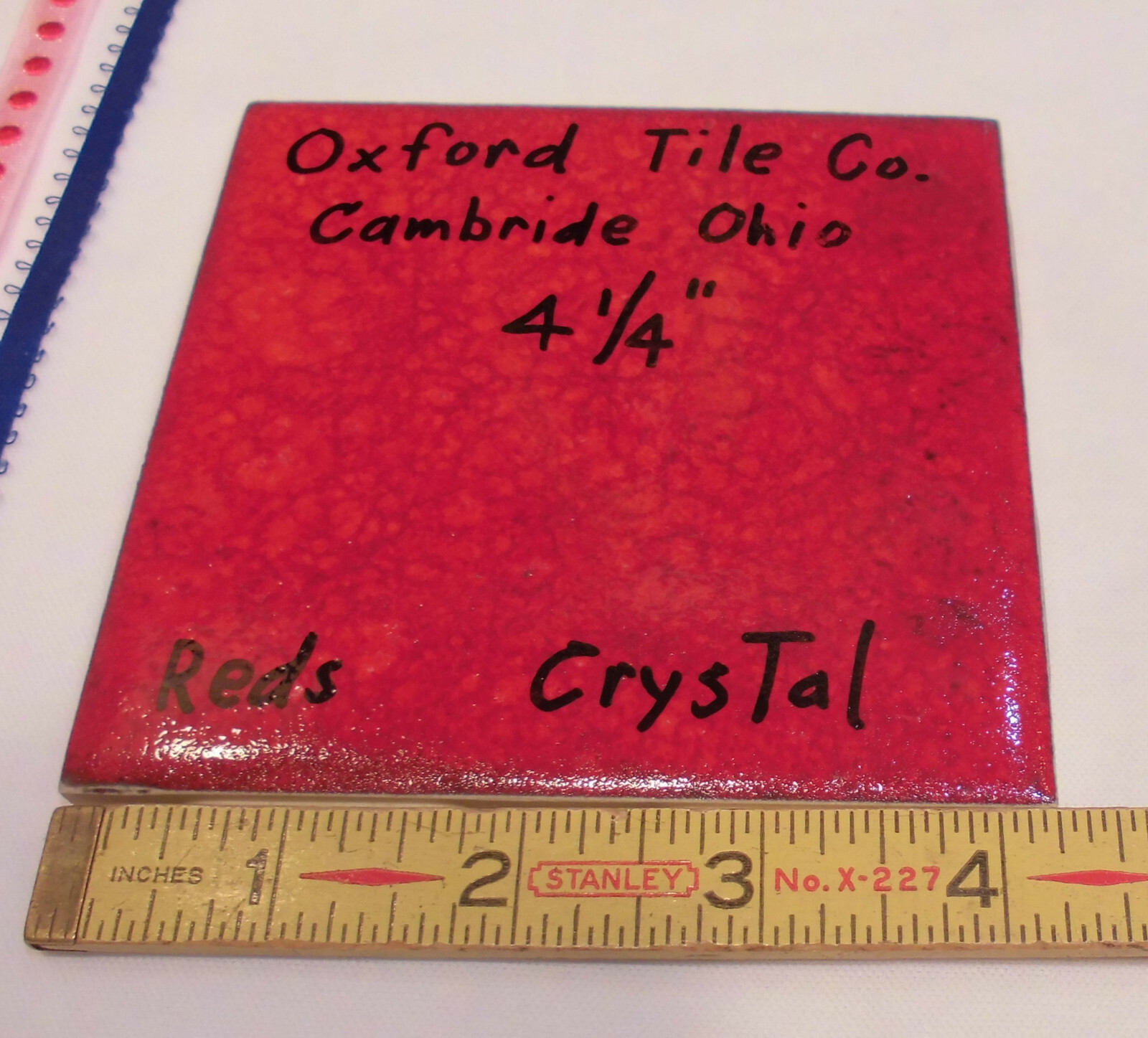 1 pc. *Red Vanes* Glossy Ceramic Tile 4-1/4″ by Oxford Co., Cambridge Ohio, NOS