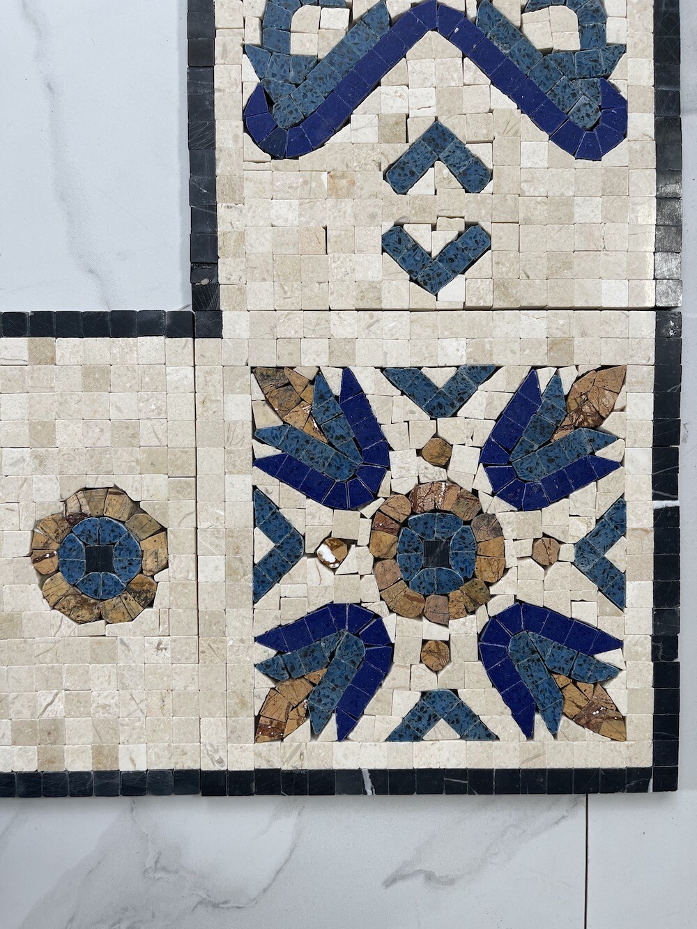 B0108CP Royal Sapphire 7.1×7.1 Marble Mosaic Border Corner Tile Polished
