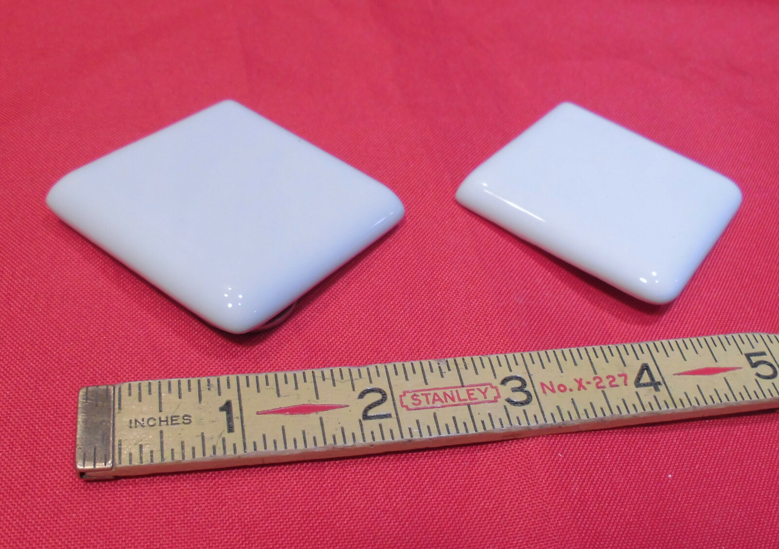 2 pcs. *Glossy Ice White* 2″ X 2″ X 5/16″ Ceramic Surface Bullnose Corner Tiles