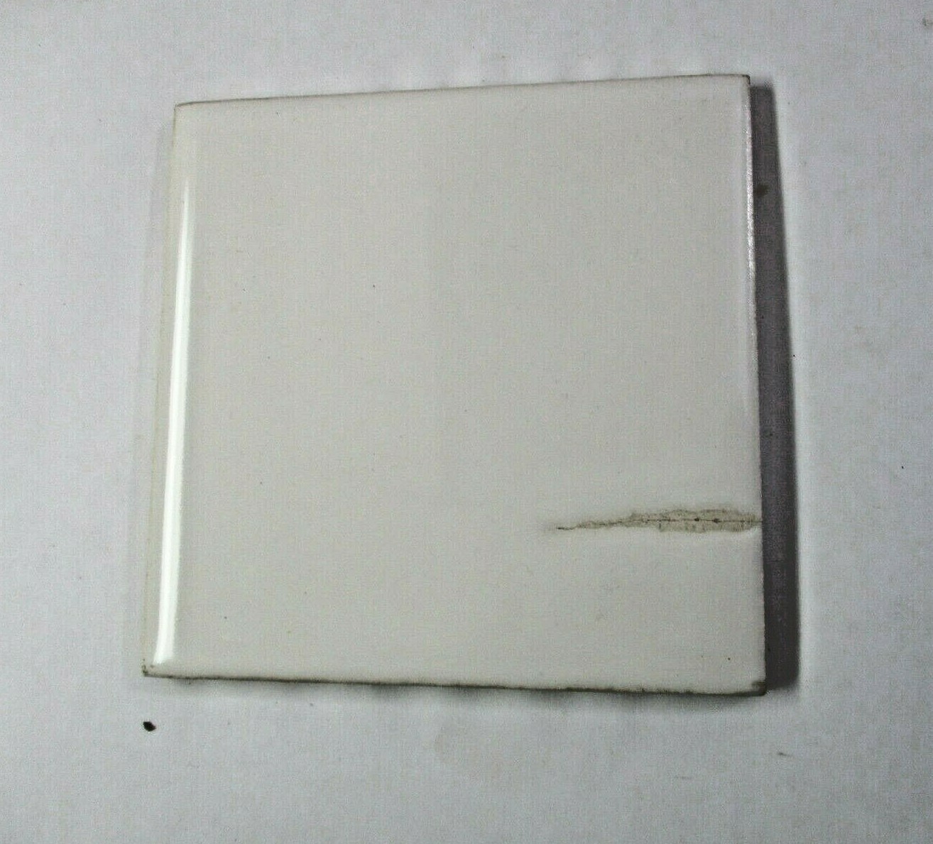 1 Tile Wheeling USA 4-3/8″ Made Imperfect Gloss Off White Ceramic Wall Field Vtg