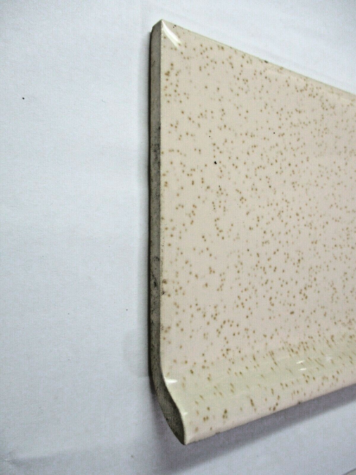 1 Tile Wheeling US 4-3/8″ Gloss Oatmeal Brown Specks on Beige Cove Base Wall MCM