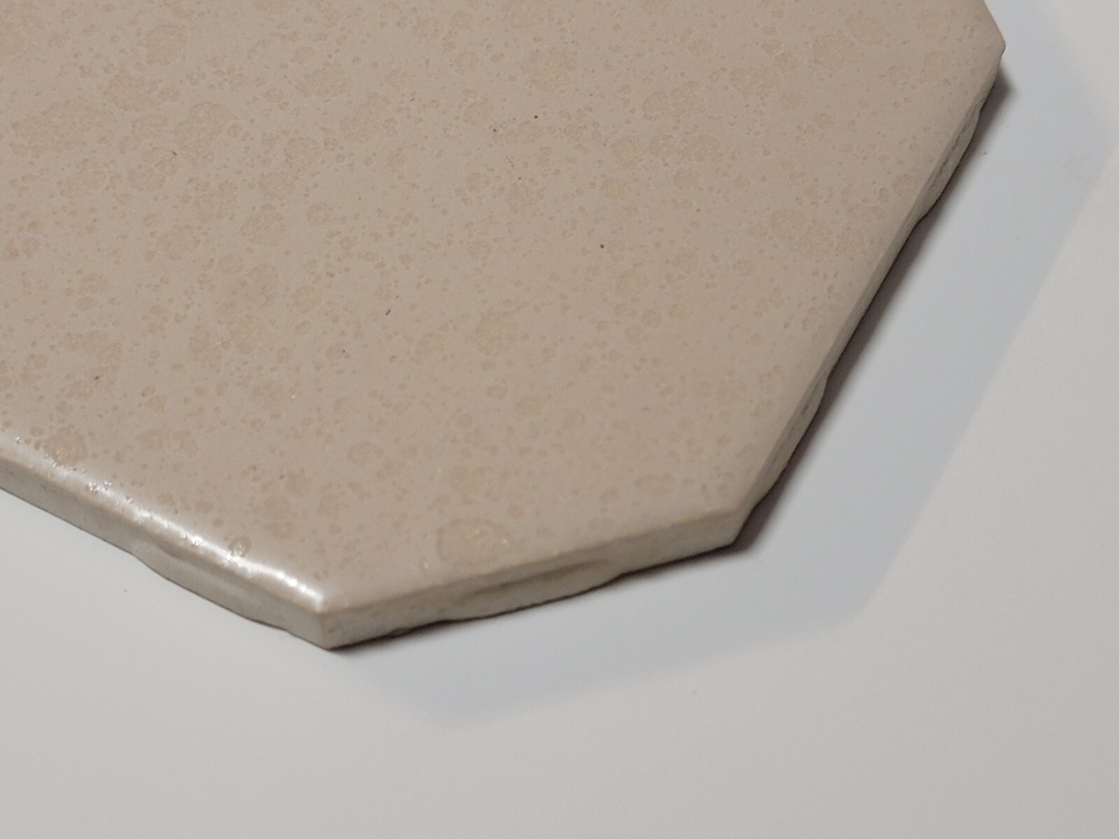Vtg. Lot 9 1950’s WENCZEL Ceramic Tiles Beige Spotted Gloss Octagon 4 5/16″ NEW