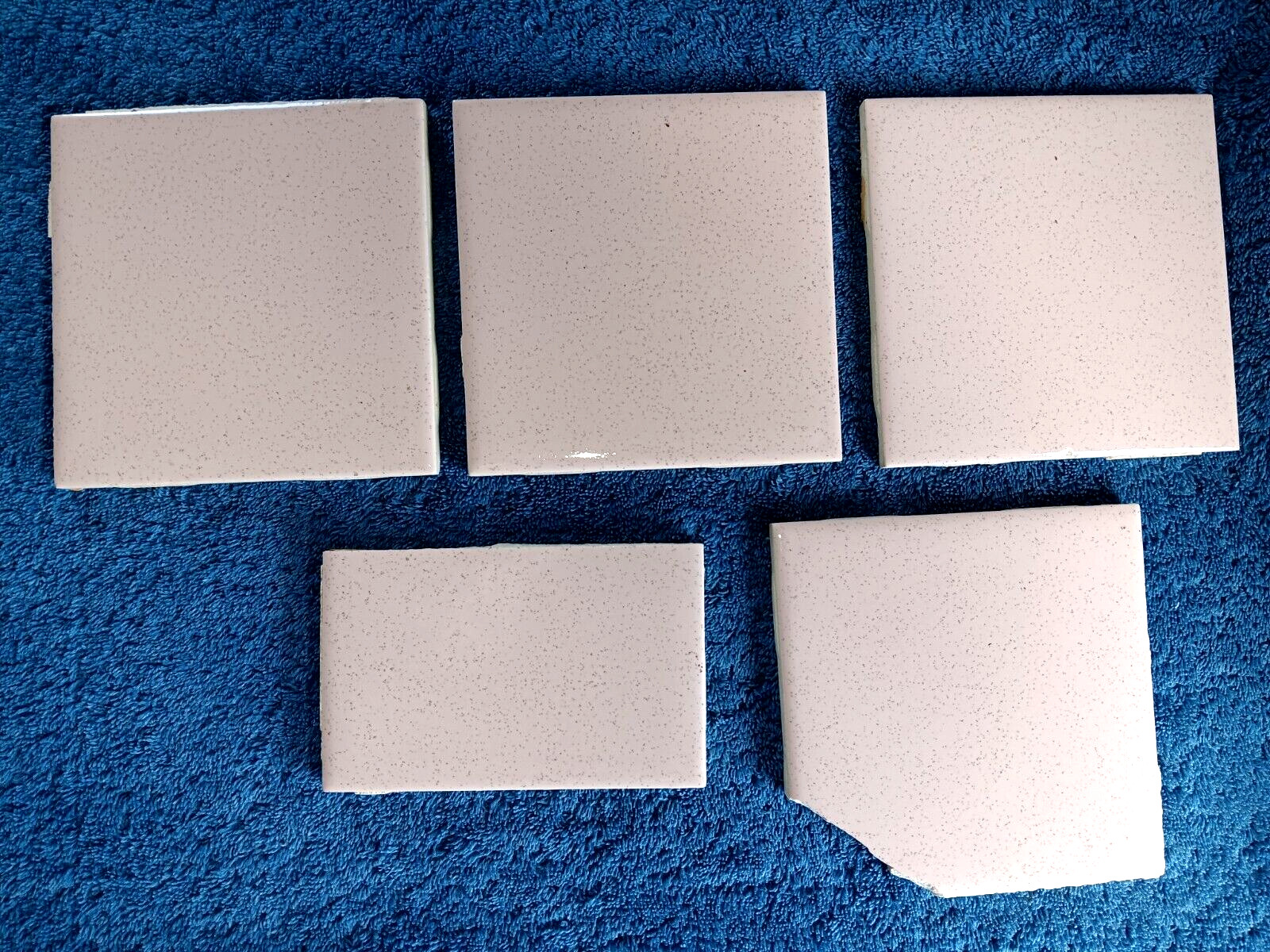Robertson USA 4-3/8″ Sq. Pink Speckled Gray Ceramic Wall Tile 50s 60s VTG BR 3+