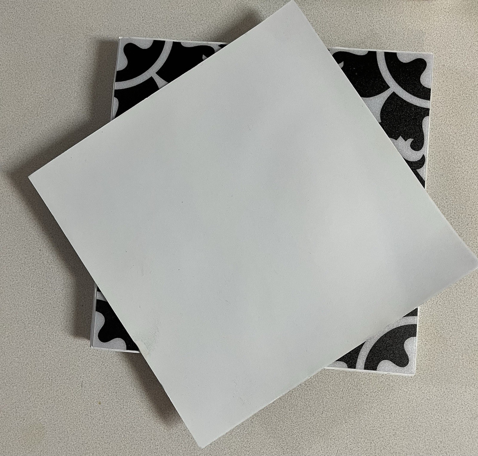 Light Black And White Contemporary Design Box Of 24 8×8. PVC Tiles Set Lot
