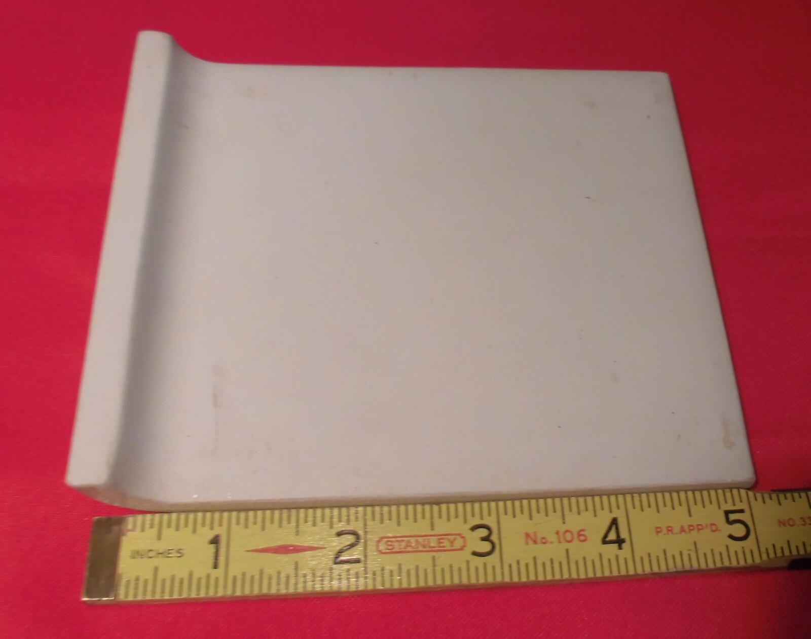 1 pc. Radius Long Bullnose: Oatmeal Glossy Ceramic Tile by Robertson 4-5/16″