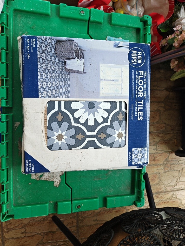 10 Pack Floor Pops Virgin Sevilla Peel & Stick Floor Tile Vinyl Multicolor