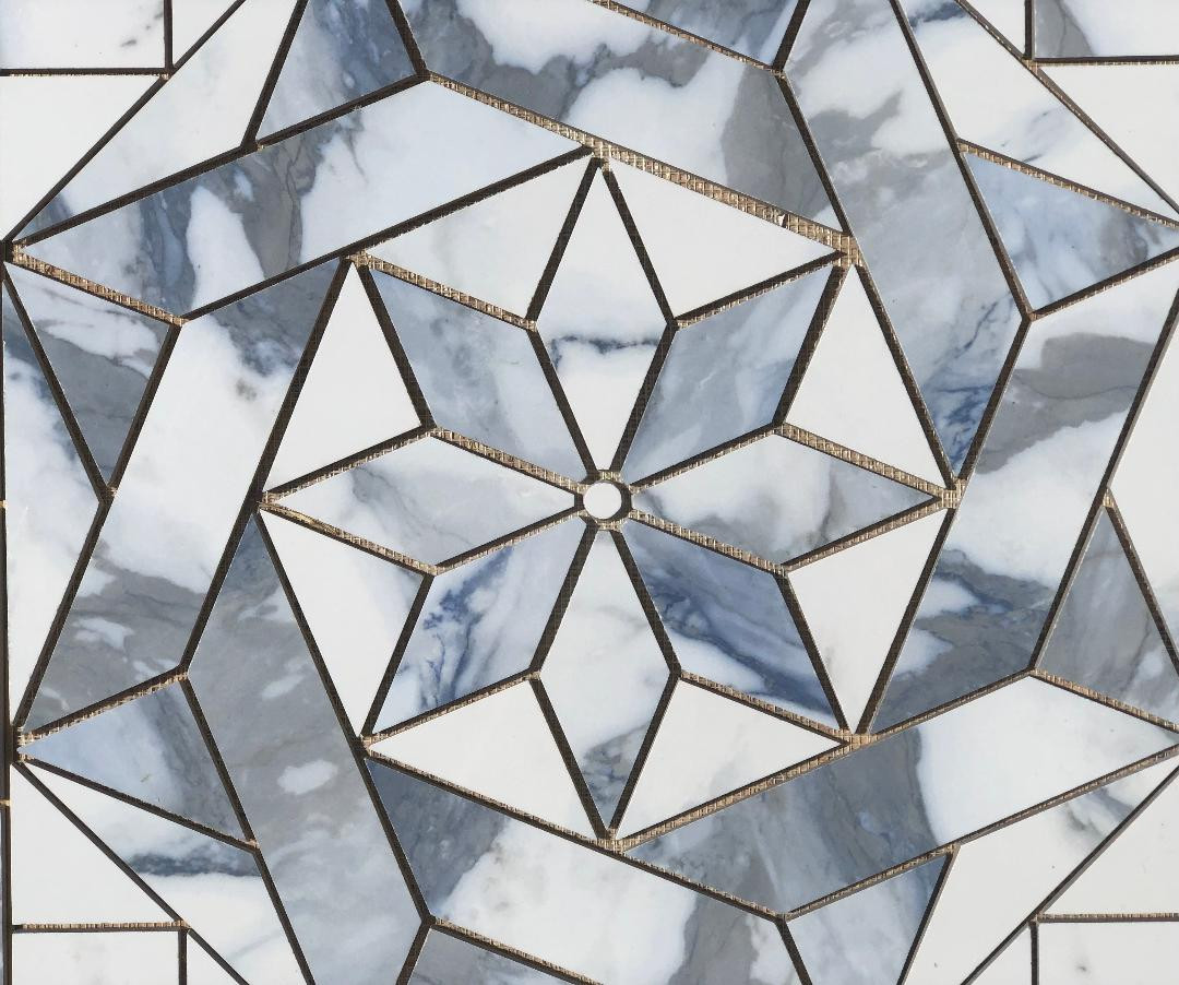32″ x 32″ Tile Medallion – Happy Floors Crash Blue tile series (POLISHED)
