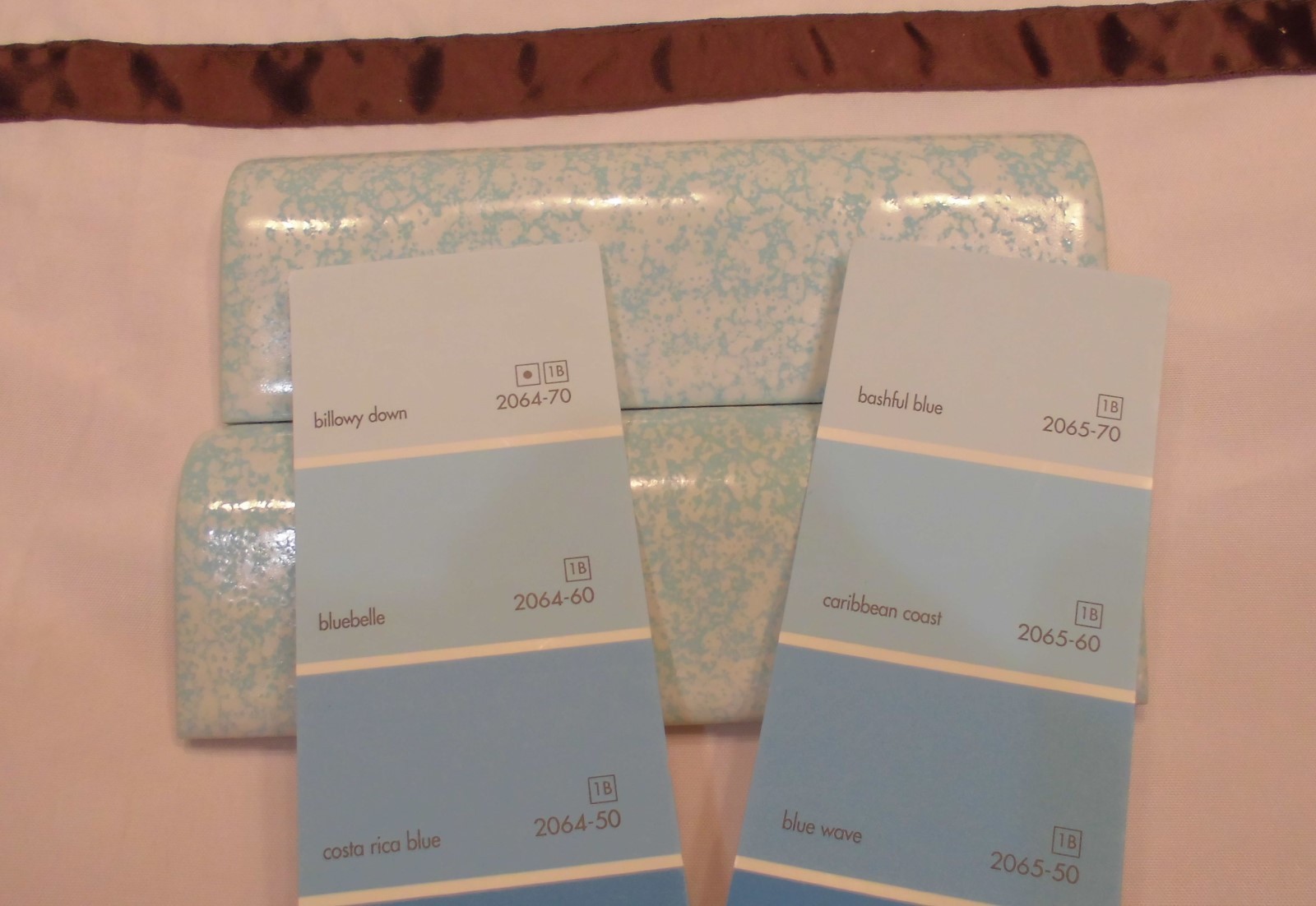 1 pc. 2″ X 6″ Vintage *Molted Baby Blue* Ceramic Mudd Radius Bullnose Tile “NOS”