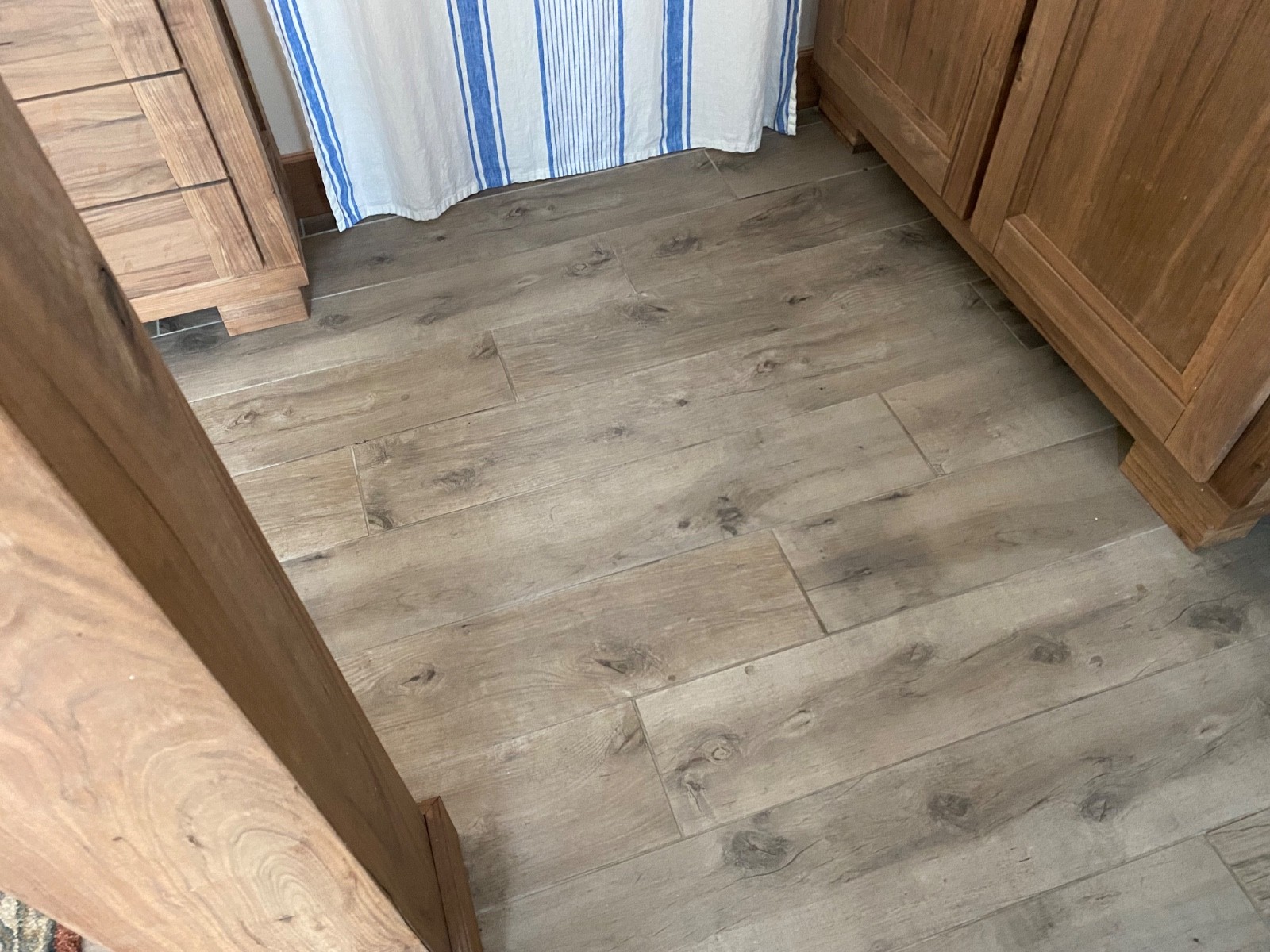porcelaine ceramic floor tile 8×48” 550 sq.ft.
