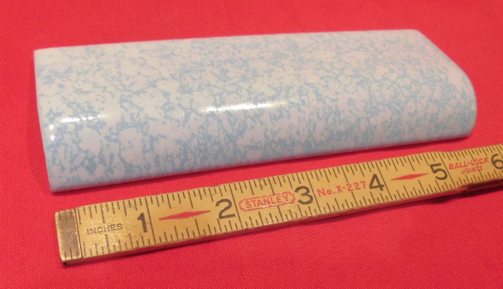 1 pc. 2″ X 6″ Vintage *Molted Baby Blue* Ceramic Mudd Radius Bullnose Tile “NOS”