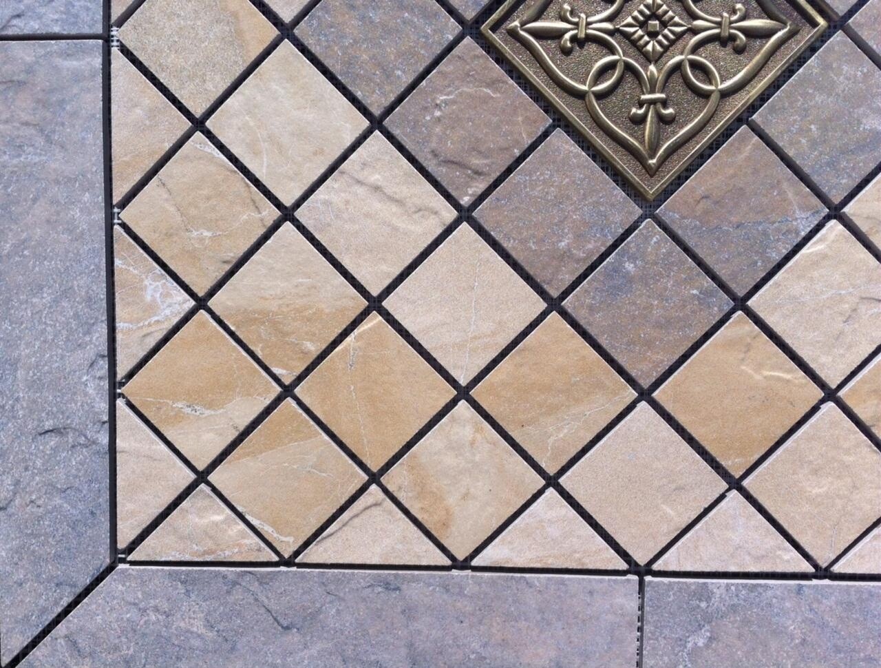21 1/2″ X 21 1/2″ Tile Medallion – Daltile Ayers Rock tile & metal accent piece