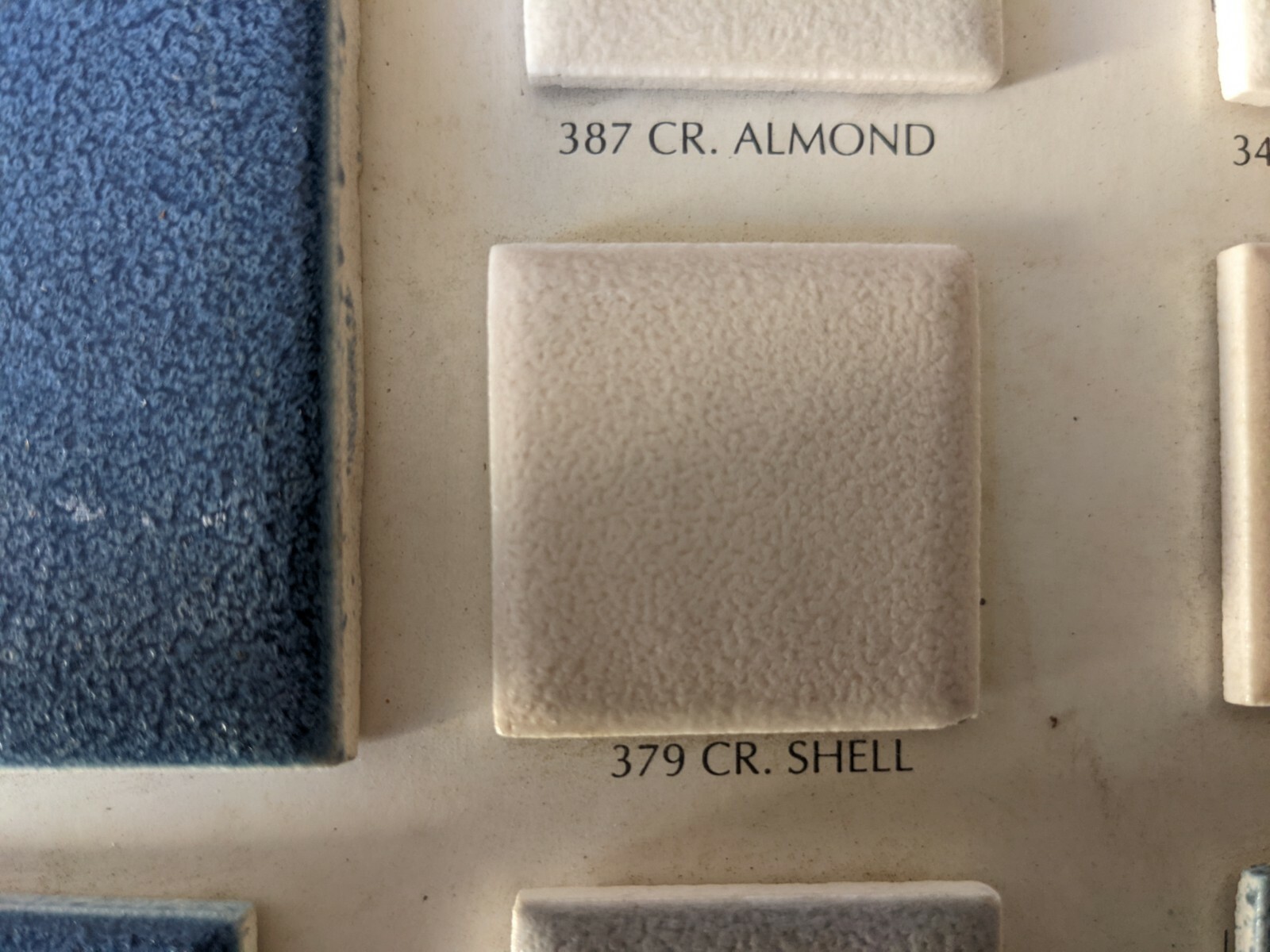 2 pcs American Olean Vintage 379 Crystalline Shell V cap A8262 Tiles 2″ X 6″ USA