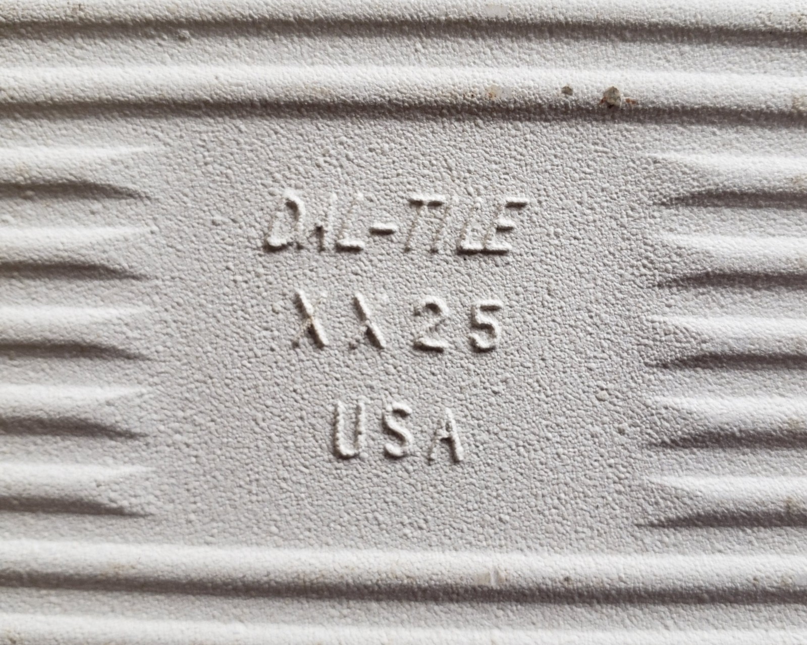 Dal-Tile wall/floor Ceramic Gloss Speckled Oatmeal/Beige, Or For Crafts.