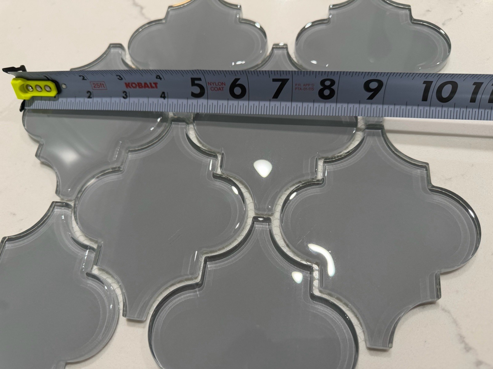 True Gray Arabesque Glossy Glass Mosaic 11″x12″ Offset. GIORBELLO G9132