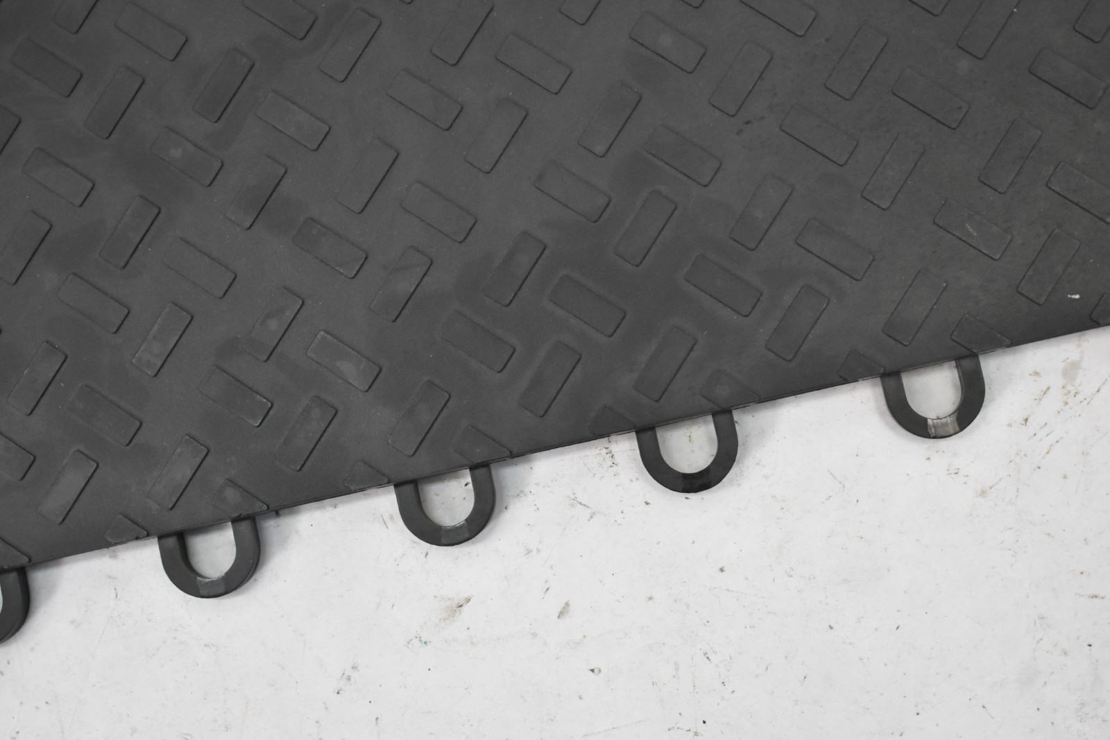 Lot of 12 Interlocking Tile Pieces Black Plastic Hardshell Tools 12″ x 12″