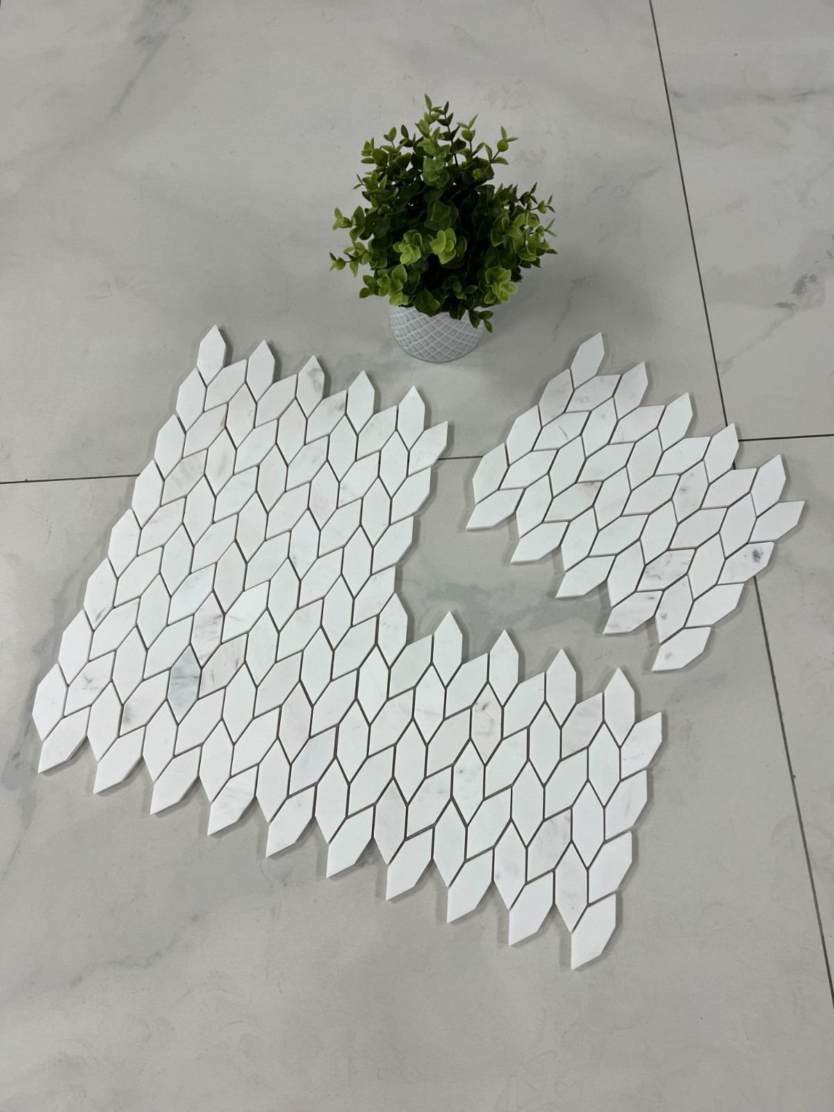 Dolomite Marble Leaf Pattern Mosaic Tile