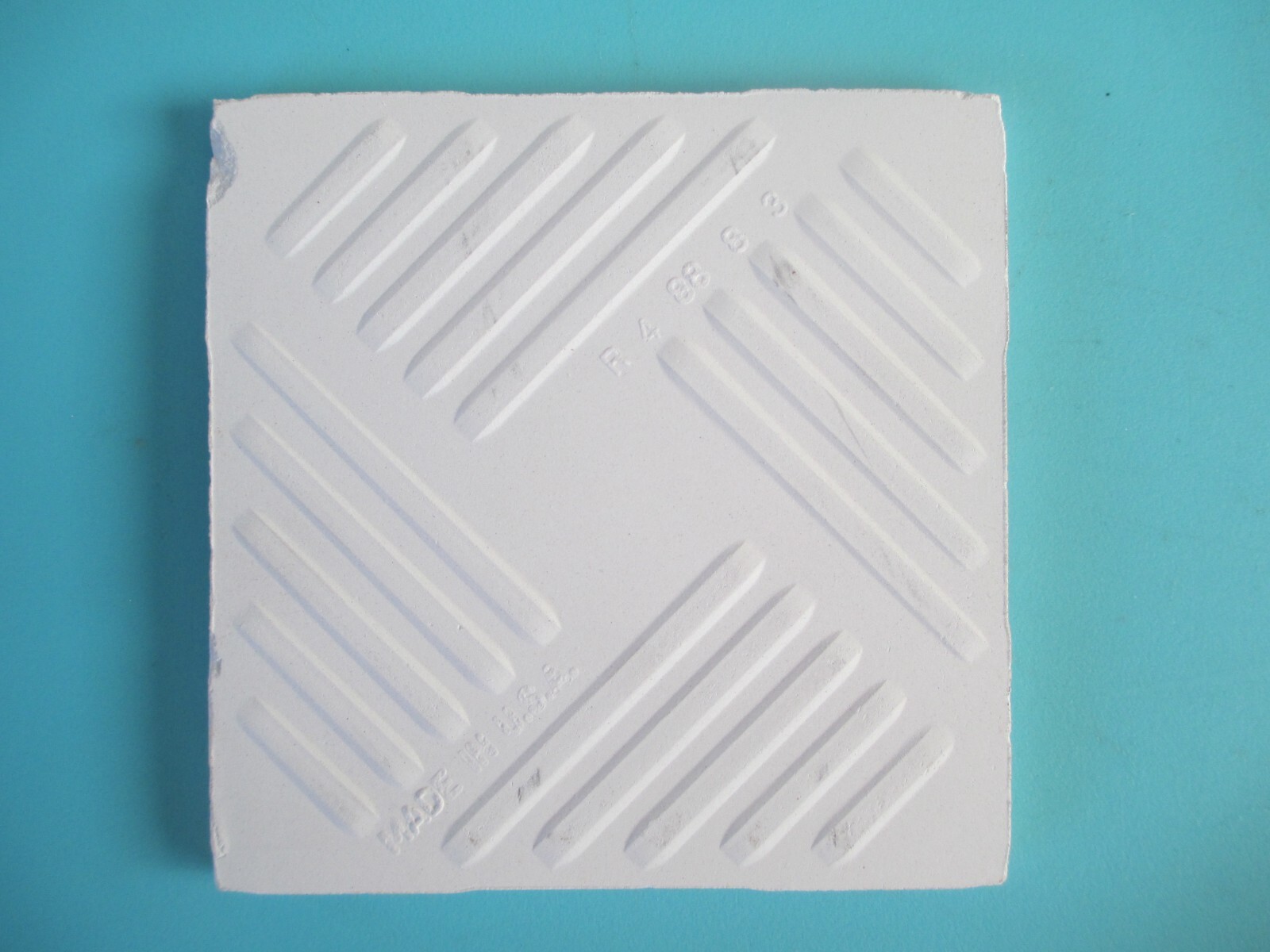 VINTAGE LIGHT TAN GLOSS CERAMIC SQUARE WALL TILE 4 1/4″ X 4 1/4″
