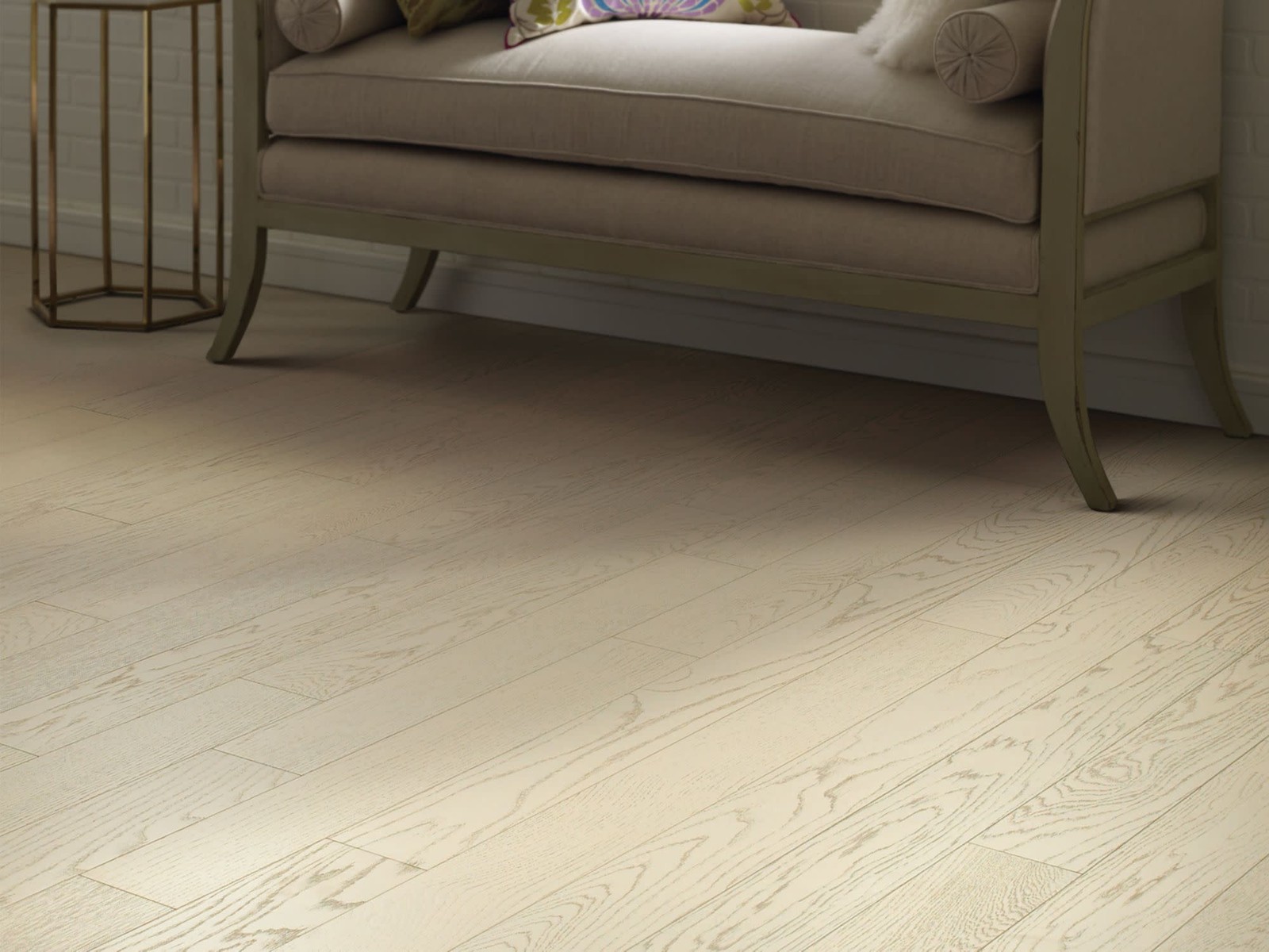 Shaw SW583 Empire Oak 5″W Wire Brushed Engineered Hardwood – Astor