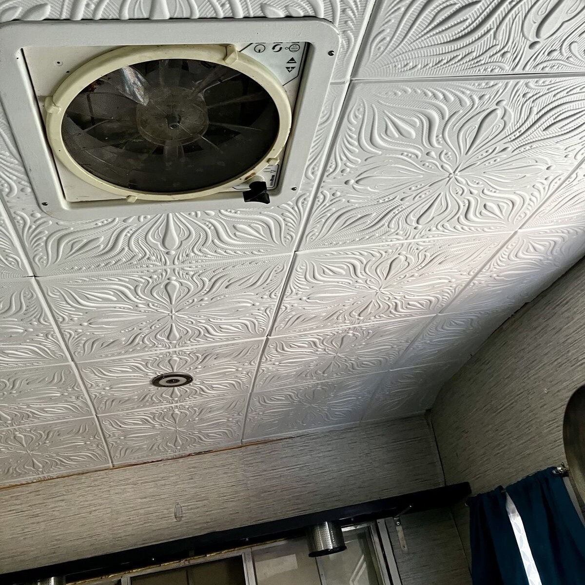 Ceiling Tiles Glue Up Styrofoam 20×20 R9 White Pack of 96 pcs 253 sq ft