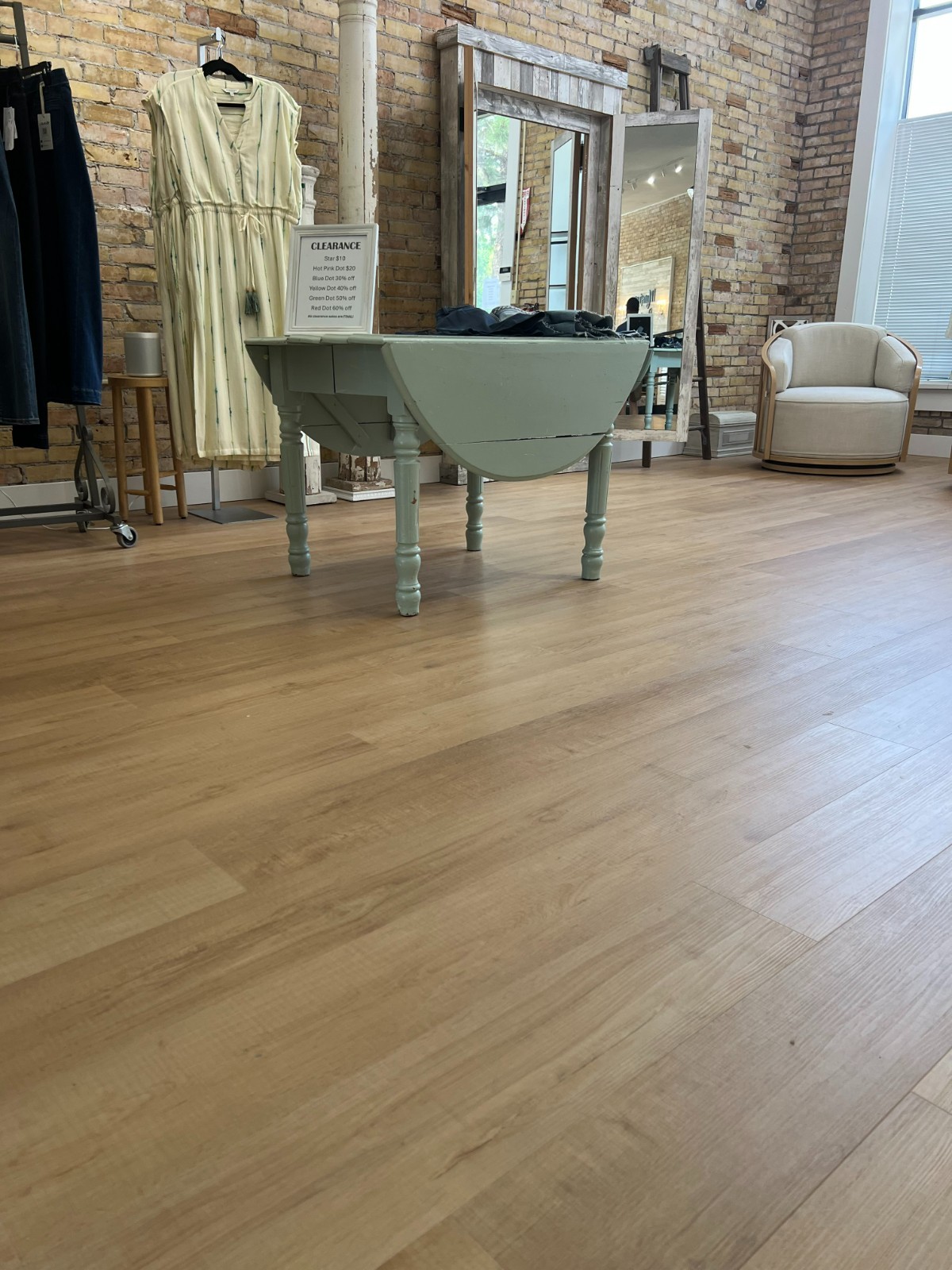 8mm Pristine Luxury Vinyl WPC Plank With IXPE Rubber Pad Sample