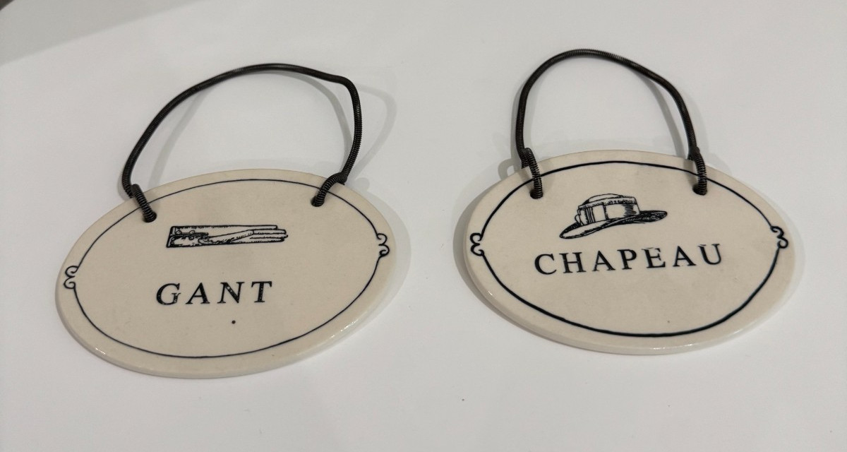 Pair of Ceramic Gant and Chapeau Wall Plaque FREE SHIP