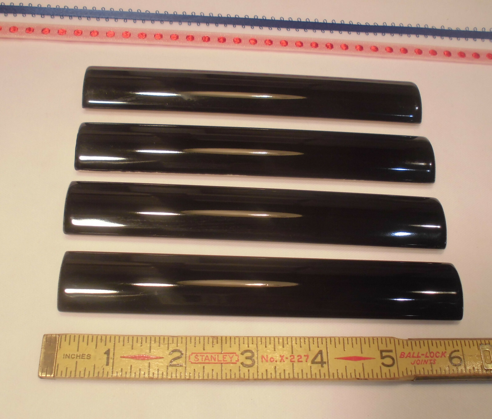 4 pieces. *Glossy Black* Ceramic Quarter Round Tiles 1″ X 6″ Corner Tiles NOS