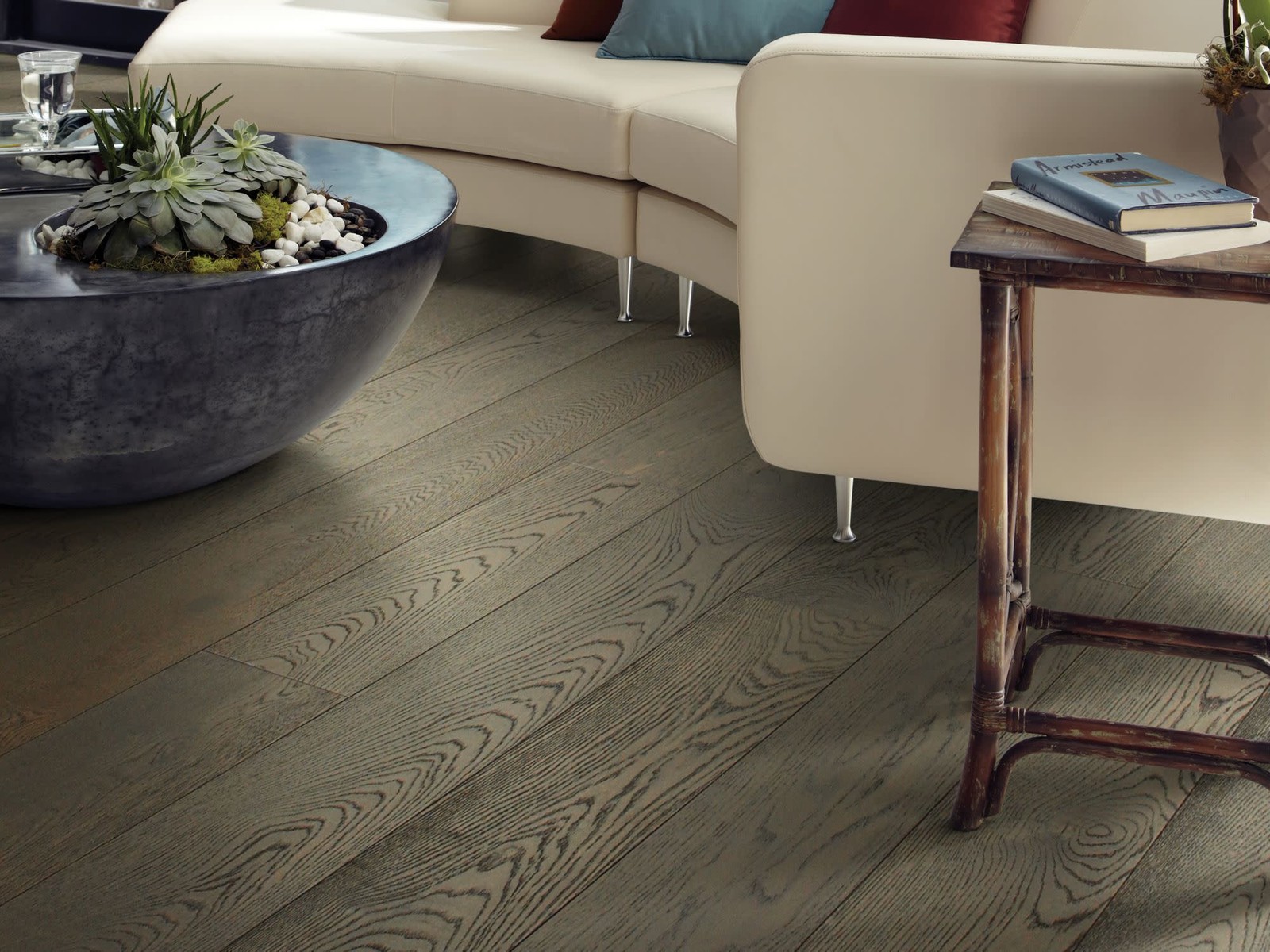 Shaw SW485 Castlewood Oak 7-1/2″W Wire Brushed Engineered