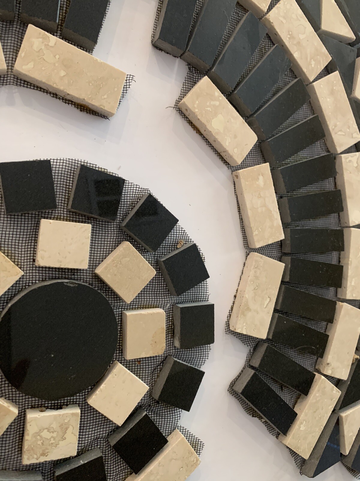Mosaic Tile Inlay Circular Travertine Marble & Black