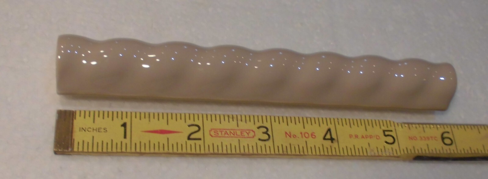 1pc. Darker Fawn Beige Color, Ceramic Sizzle Liner Rope Tile 3/4″ X 6″ NEW