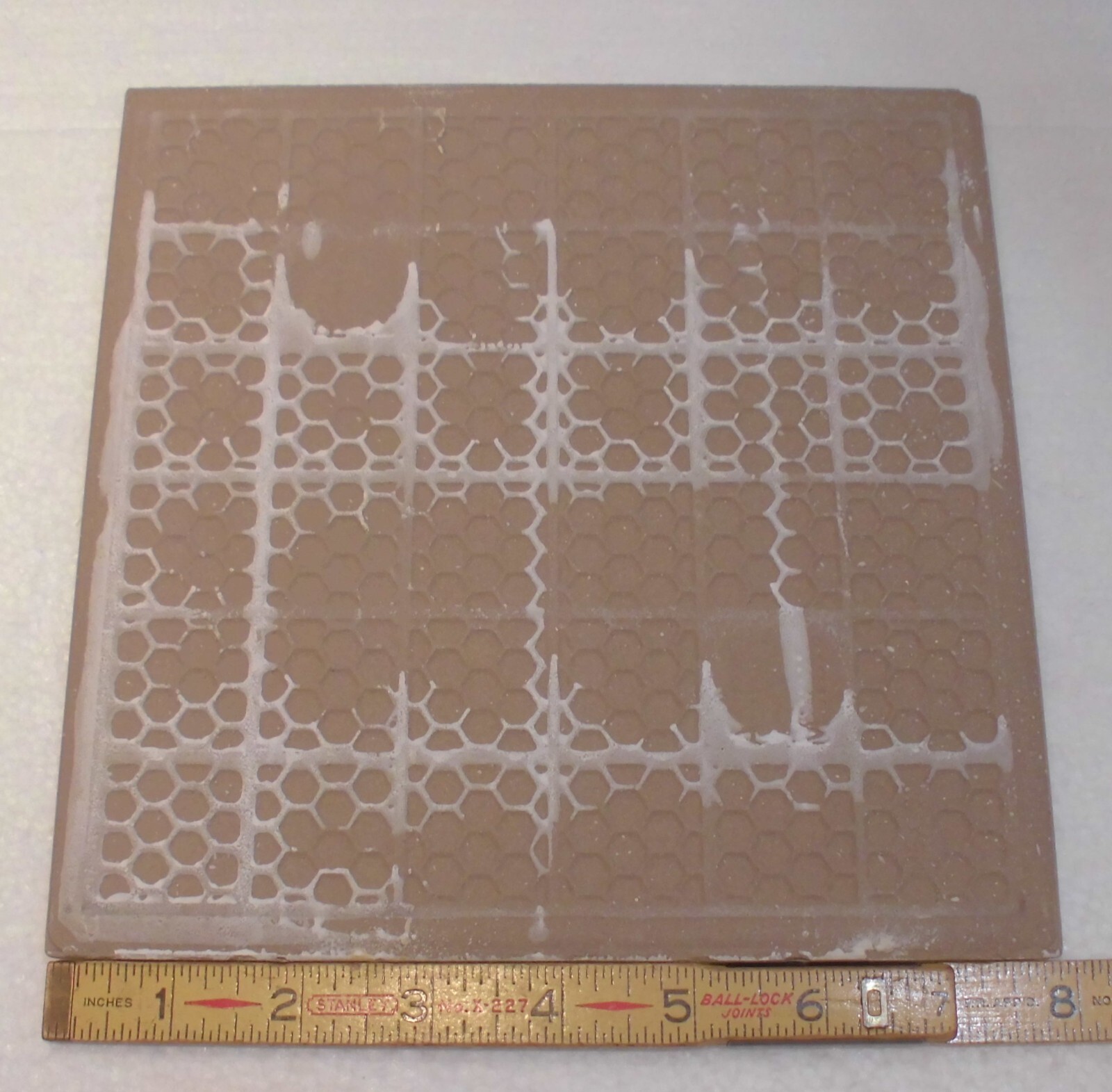1 pc. Pale Yellow – Gold Color: Daltile Co. Ceramic Floor Tile: 8″ X 8″ NEW