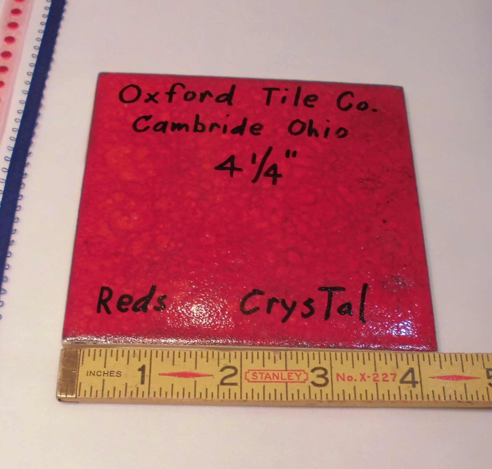 1 pc. *Red Vanes* Glossy Ceramic Tile 4-1/4″ by Oxford Co., Cambridge Ohio, NOS