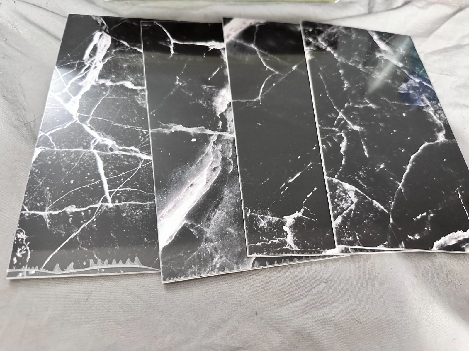 32pc Peel & Stick Backsplash Wall Tile, 4″x 8″ PVC Glossy Black Marble Urcolor