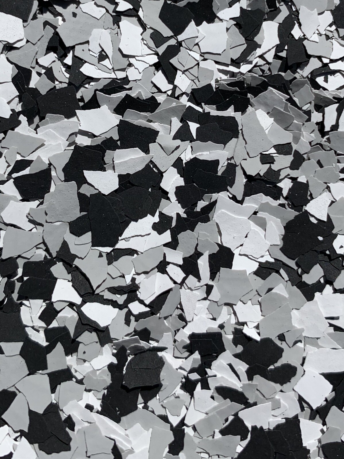 CHIPS FLAKES FOR EPOXY FLOORS DOMINO TUXEDO MIX 1/4” 25 Lb Box