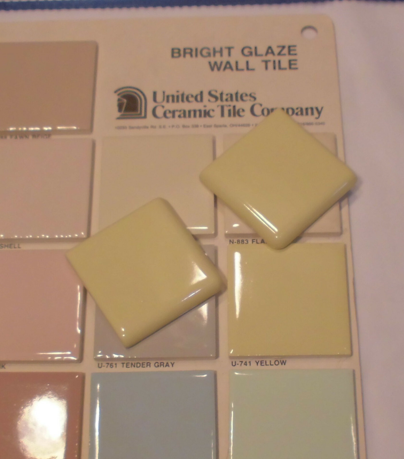 2 pcs. Glossy Yellow 2″ X 2″ X 5/16″ Ceramic Surface Bullnose Corner Tiles NEW