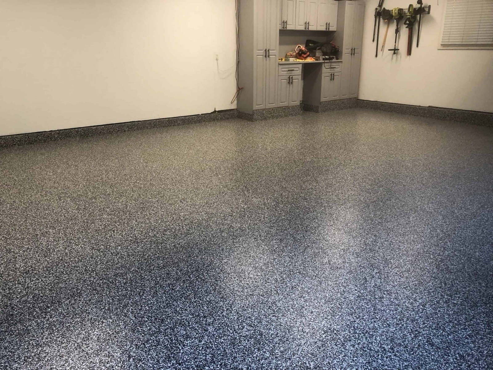 EPOXY Medium Grey, Vinyl Floor Flakes 1/4” 5Lbs Residential Commercial