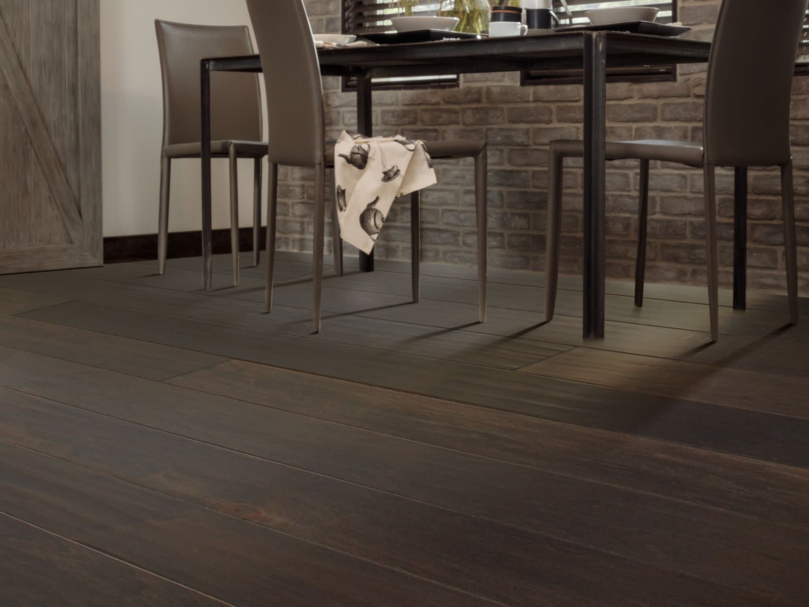 Shaw SW591 Coral Springs 5″W Subtle Scraped Engineered Hardwood – Burnside