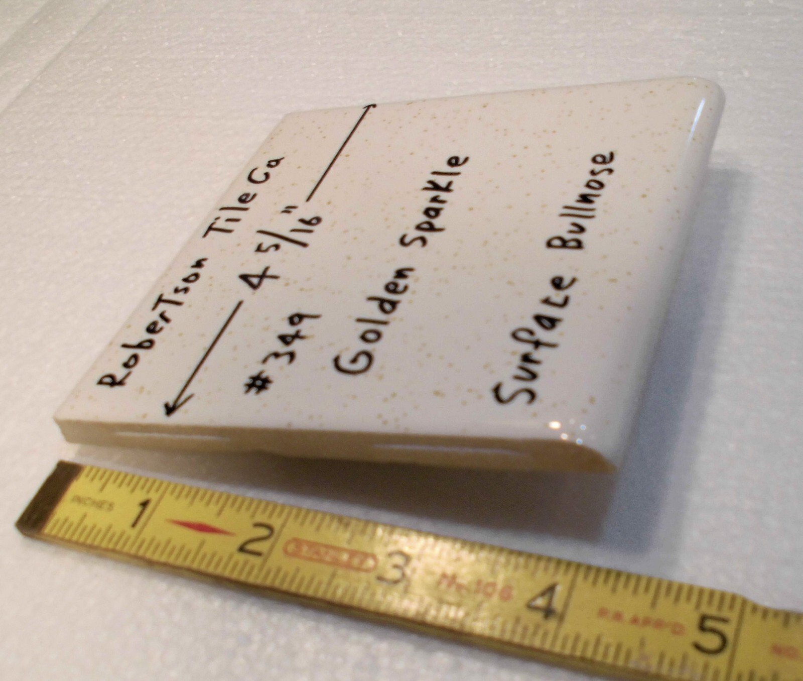 1 pc. Surface Bullnose; Golden sparkle: Glossy Ceramic Tile: Robertson 4-5/16″