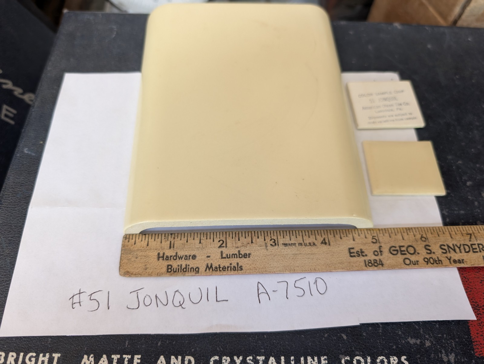 1 pc American Olean Gloss Matte Jonquil #51 A7510 Ceramic Tile Mud Bullnose 5×6″